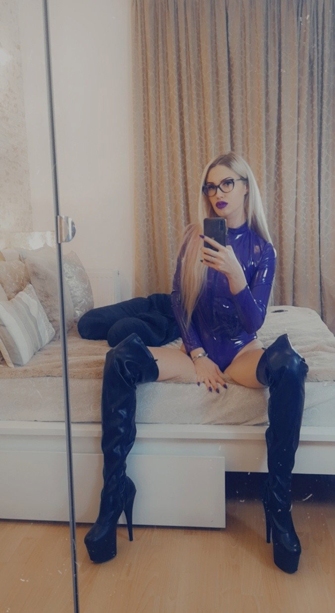 Photo by Hypnoticnatalie with the username @Hypnoticnatalie, who is a star user,  November 20, 2020 at 10:50 AM. The post is about the topic Brat girls and the text says 'You know what's sexier than a $1000 tribute? 1000 $5 tributes piling up from all of my obedient pets! Not just that it adds up to more, but it also shows how all of you are willing to participate, with as little as you have, to helping my empire grow! So..'