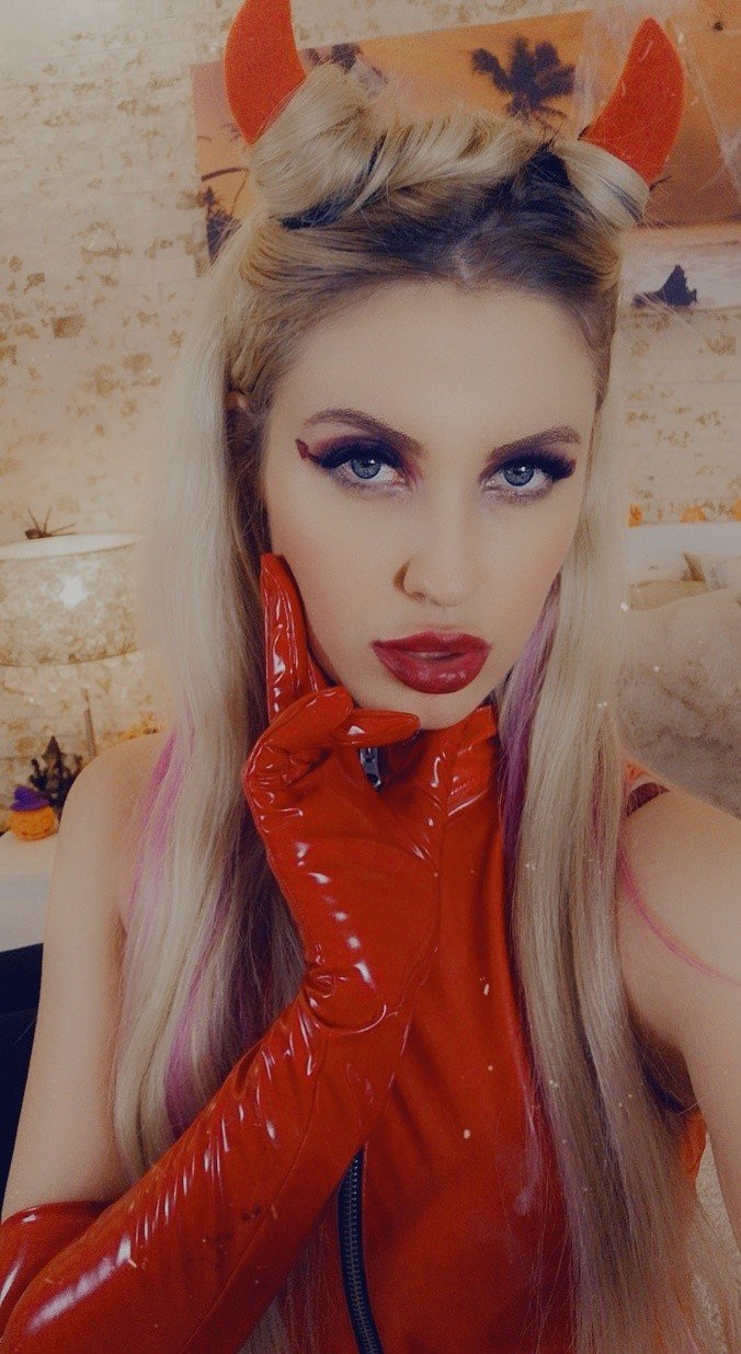 Photo by Hypnoticnatalie with the username @Hypnoticnatalie, who is a star user,  October 31, 2020 at 3:40 PM. The post is about the topic Femdom Goddesses and the text says 'Hello there! Are you ready to worship the devil tonight? 😈'