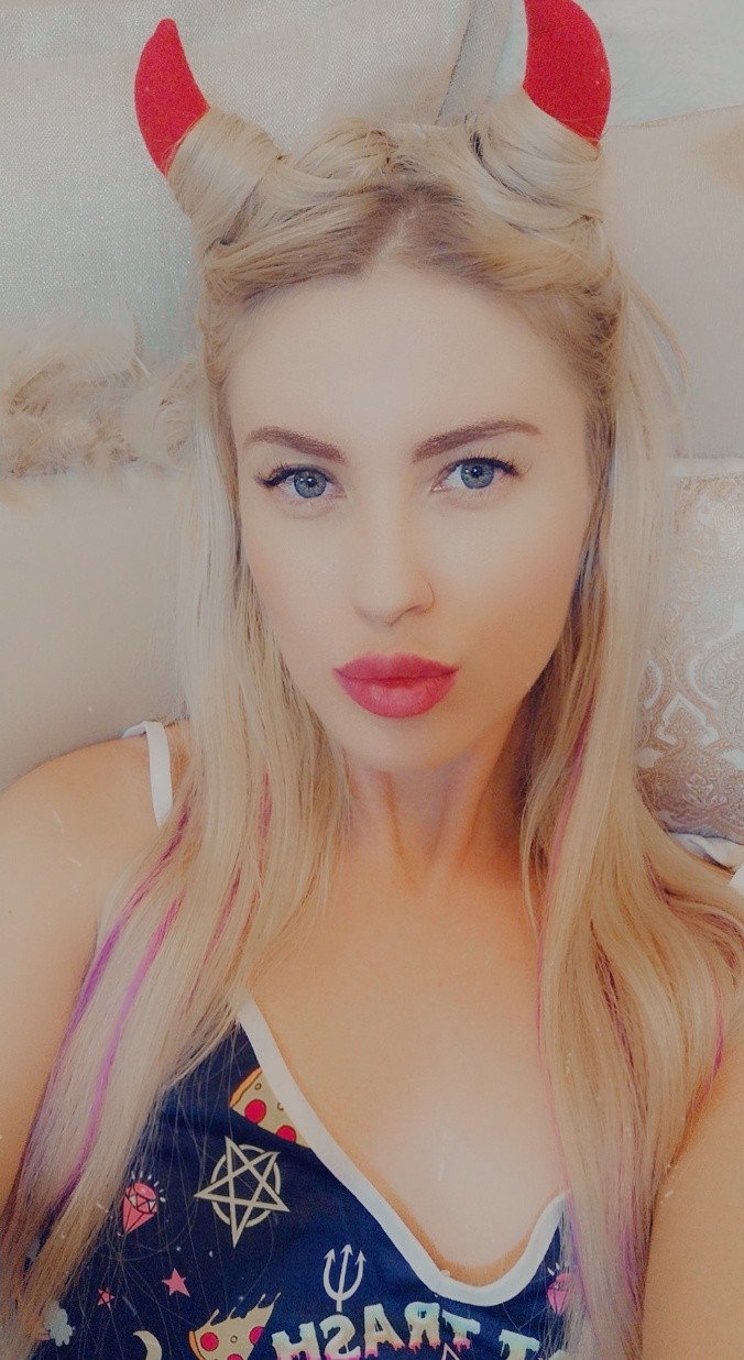 Photo by Hypnoticnatalie with the username @Hypnoticnatalie, who is a star user,  September 25, 2020 at 11:00 AM. The post is about the topic Blonde and the text says 'I woke up with these on my head this morning! Any idea what they might be? 🤔 😜 (first time doing this, so don't judge the poorly-done hair thing too much 😂)'