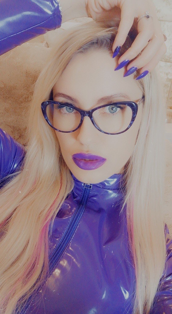 Photo by Hypnoticnatalie with the username @Hypnoticnatalie, who is a star user,  November 15, 2020 at 5:57 PM. The post is about the topic Femdom Goddesses and the text says 'Hope your weekend is going just fine, my little pets! 🐶'