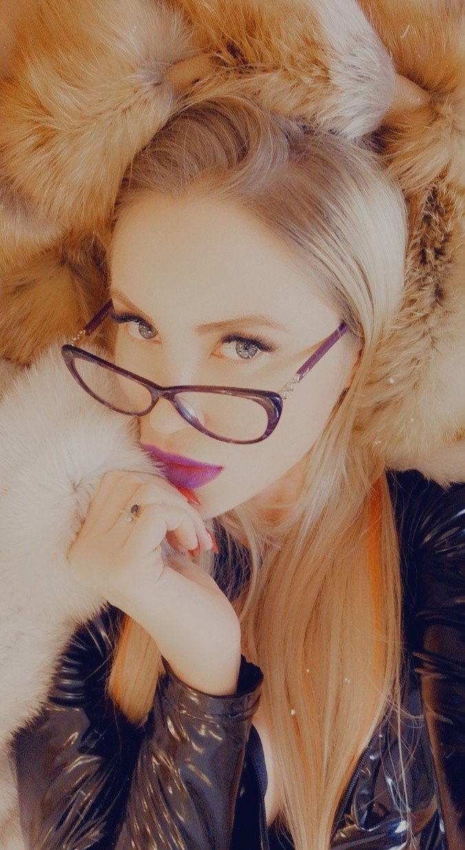 Photo by Hypnoticnatalie with the username @Hypnoticnatalie, who is a star user,  December 11, 2020 at 12:52 PM. The post is about the topic Fur fetish and the text says 'Fur is life! #furfetish #fur #femdom http://worshipnatalie.com'