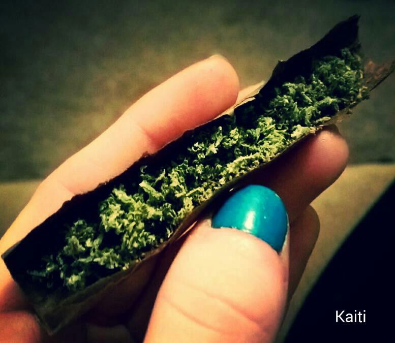 Photo by redheaddesires with the username @redheaddesires,  March 21, 2015 at 5:56 AM and the text says 'trapqueenb420:

Good start to the day!'