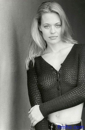 Photo by Hobo1965 with the username @Hobo1965, who is a verified user,  April 4, 2017 at 9:22 PM and the text says 'celebsilove4817:Jeri Ryan (requested)'