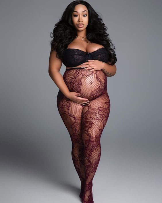 Photo by pregnantwomen4men with the username @pregnantwomen4men,  January 2, 2018 at 10:33 PM and the text says 'boujee-melanin-babe:
Pregnancy is so ethereal 
#pregnant, #blackisbeautiful'