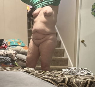 Photo by Newcummer81 with the username @Newcummer1981,  March 7, 2024 at 2:52 AM. The post is about the topic Belly Rolls Are Sexy