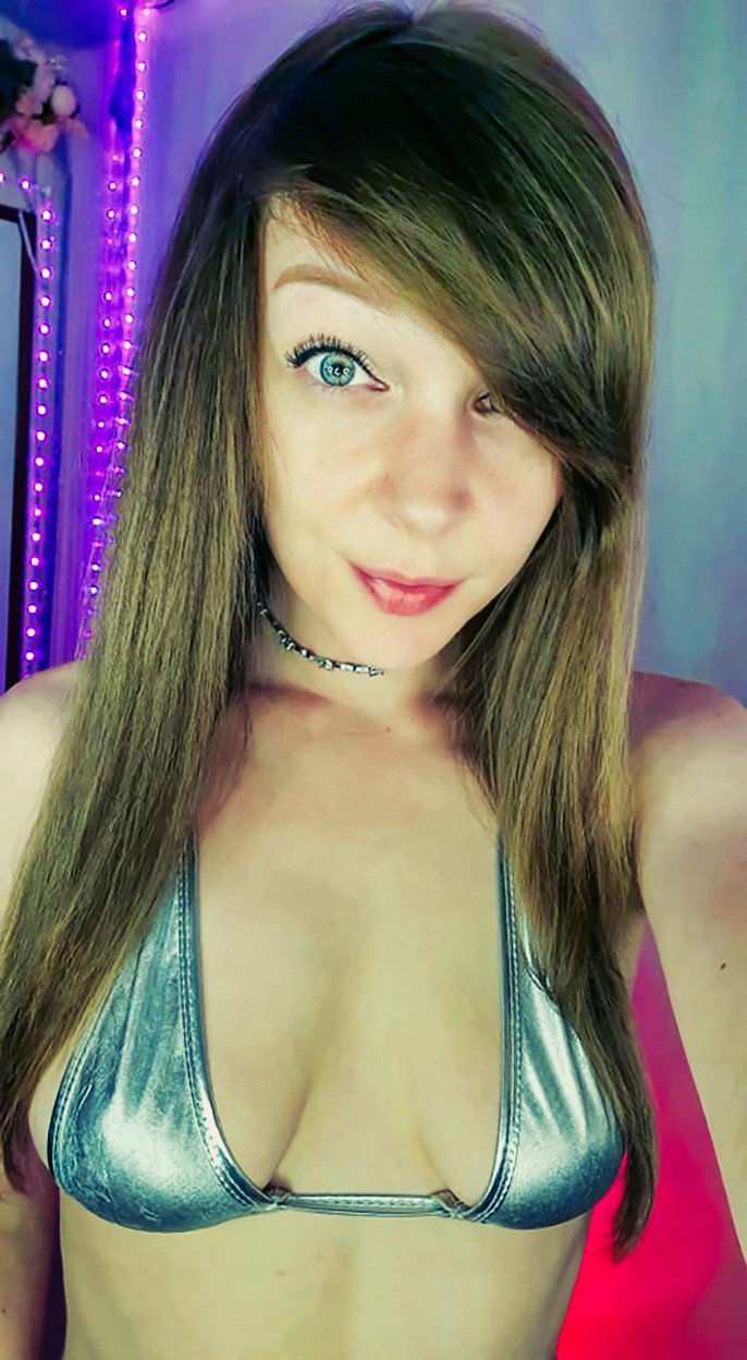Photo by GamerGirlRoxy with the username @GamerGirlRoxy, who is a star user,  January 23, 2022 at 9:23 AM. The post is about the topic Non Nude  Glamor - Fashion - Boudreau - Sexy and the text says 'Fan bought me a silver bikini :D'
