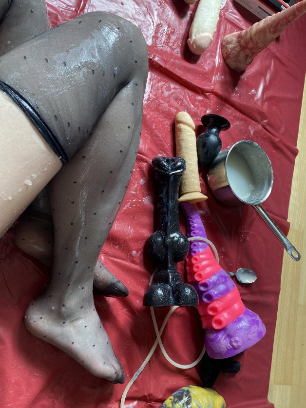 Photo by Ember with the username @EmberStorm, who is a verified user,  August 5, 2023 at 3:39 PM. The post is about the topic Dildo and the text says 'guess who intentionally cooked way too much lube to make it extra- extra slippery

(for every cup of water you use 4 tsp of corn starch. heat up slowly and stir often. upon reaching the boiling point, let it cook for ~30 seconds and put it aside. let it..'