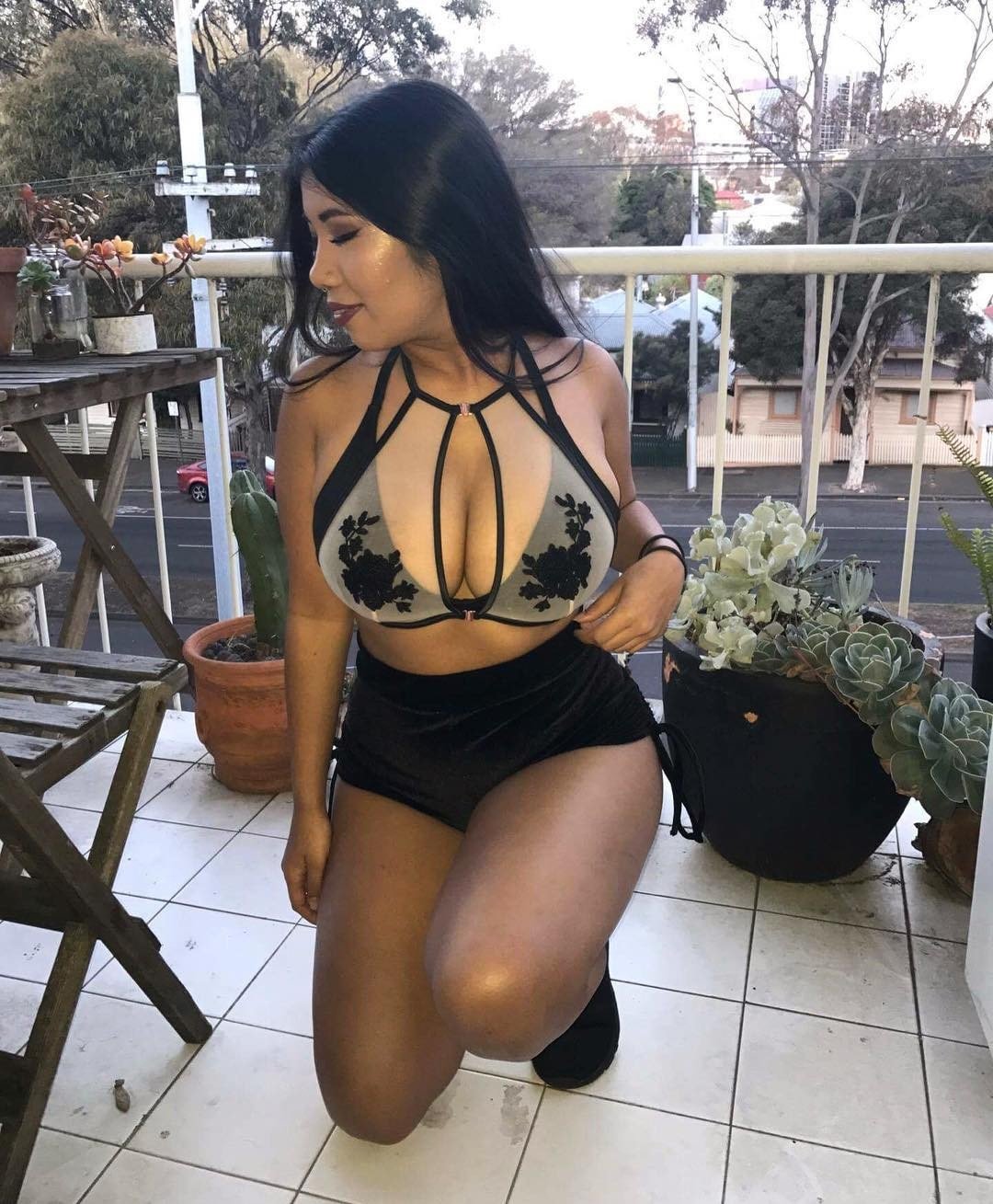 Photo by The Big Obsession with the username @thebigobsession,  January 1, 2019 at 10:49 AM and the text says 'absolutewomen:

@wocprincess #thicc  #curvy  #hot  #busty'