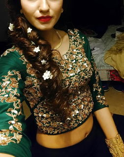 Photo by browntown33 with the username @browntown33,  November 6, 2017 at 1:42 AM and the text says '#desi  #navel  #slut  #traditional  #paki'