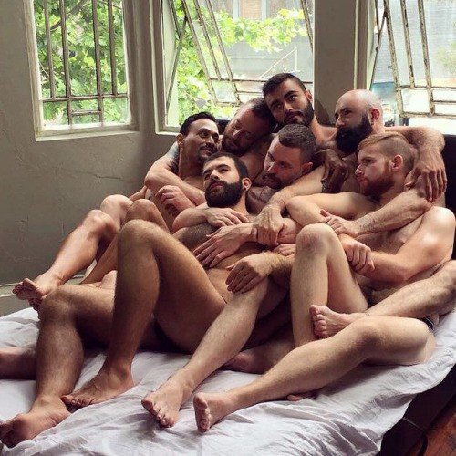 Photo by Mintbrazil with the username @Mintbrazil,  October 19, 2018 at 2:28 AM and the text says 'alanh-me:

60k+ follow all things gay, naturist and “eye catching”'