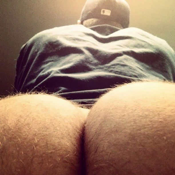 Photo by Mintbrazil with the username @Mintbrazil,  February 15, 2015 at 9:25 AM and the text says 'buttinyourface:

Hairy cakes!'