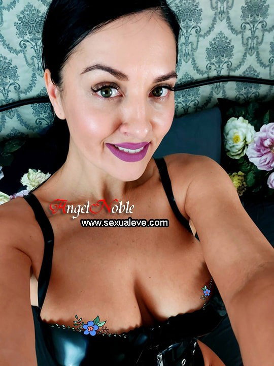 Photo by LatexAngel with the username @LatexAngel, who is a star user,  October 31, 2019 at 9:11 PM and the text says 'A sexy smile on https://www.sexualeve.com is only complementary to a lovely black latex outfit.

See Me live in black latex now, only here:
https://www.sexualeve.com/models/fetish/#angelnoble
https://www.latexcamera.com/chat/0AngelNoble0

#blacklatexbra..'