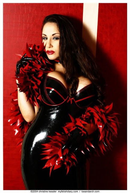 Photo by LatexAngel with the username @LatexAngel, who is a star user,  June 10, 2015 at 1:01 PM and the text says 'Naughty, #sexy and #mean. A genuine #Goddess in #BlackLatexDress. #fetish #BlackLatexGloves:    ow.ly/NSEM6'