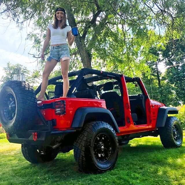 Photo by XXX with the username @Ronbo24,  August 9, 2017 at 6:09 PM and the text says 'jeepbeef:

@dms11189www.jeepbeef.com
___________

#jeepsatthebeach #sylvanbeachny #jeepher #jeep #jeeplife #jeepgirl

Nice'