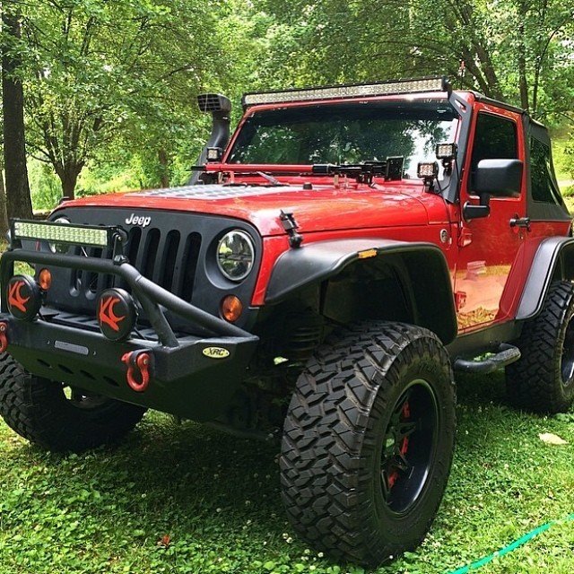 Photo by XXX with the username @Ronbo24,  June 3, 2014 at 7:25 PM and the text says 'jeepbeef:

@jowellchavez123 ….. Beautiful Rig !  #jeepbeef #jeep

Nice looking jeep'