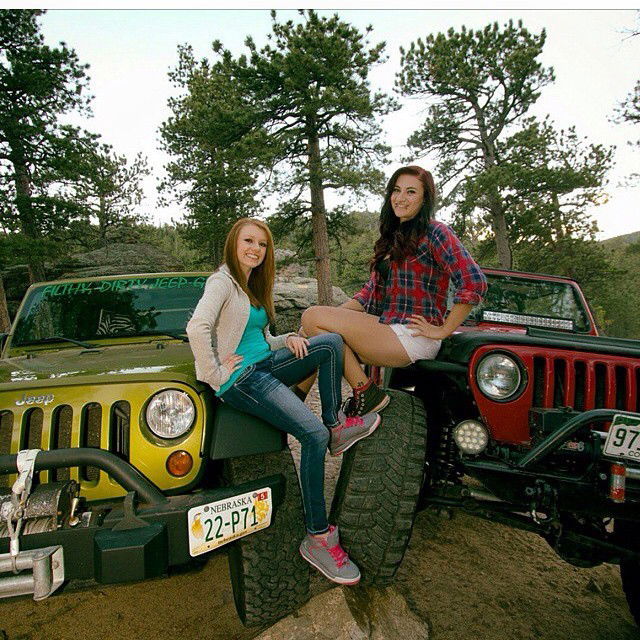 Photo by XXX with the username @Ronbo24,  October 18, 2014 at 6:25 AM and the text says 'jeepbeef:

@alexlaguardia8 #jeephers from Colorado #jeepher_co #jeepher #jeep

Nice jeeps ladies'