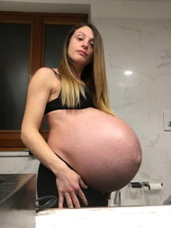 Photo by Anastasia Beaverhaus with the username @AnastasiaBeaver,  July 23, 2020 at 12:34 AM. The post is about the topic Pregnant