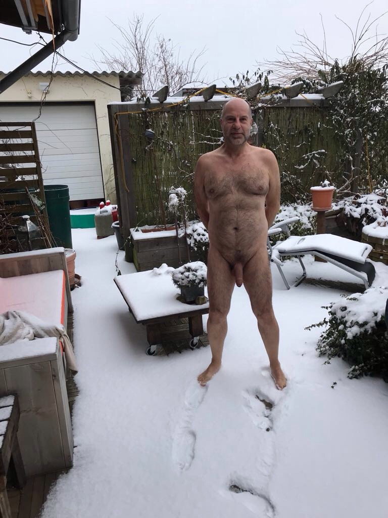 Photo by Beards-n-Foreskin with the username @Beards-n-Foreskin, posted on December 18, 2018 and the text says 'nudists-and-exhibitionists:
euskl:
Euskl im Schnee… 
Reblog from euskl, 50k+ posts, 26.5 daily.
411k+ follow All my blogs.'