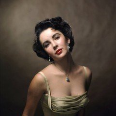 Photo by iwhynot-world with the username @iwhynot-world,  January 26, 2018 at 2:15 AM and the text says 'one-photo-day:

Elizabeth Taylor by Philippe Halsman'
