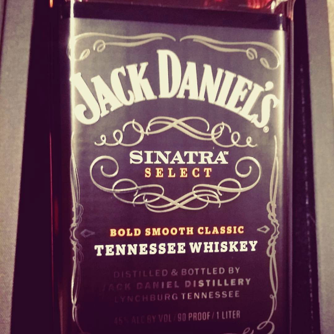 Photo by iwhynot-world with the username @iwhynot-world,  December 11, 2015 at 9:48 PM and the text says 'whatthe&ndash;what:

#jackdaniels #sinatra TGIFriday!'