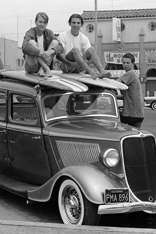 Photo by botlehunter6 with the username @botlehunter6,  April 3, 2015 at 3:34 PM and the text says 'highenoughtoseethesea:
Surfer boys, Huntington Beach, 1961Photo: LeRoy Grannis'