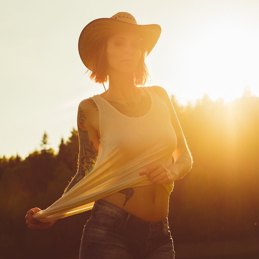Photo by PureForm with the username @PureForm,  February 14, 2017 at 6:21 AM and the text says 'jochenheyd:

Cowgirl @carlotta_langstrumpf #summer #girl #inked #tattoo #vsco #fujifilm #cowgirl #sun #light'