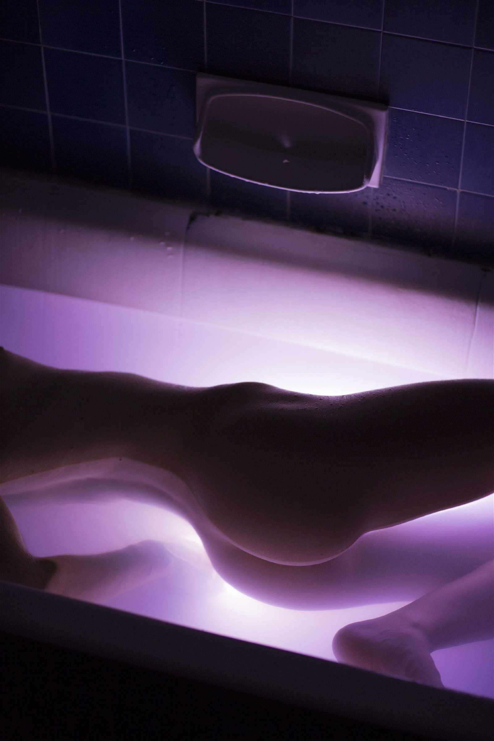 Photo by PureForm with the username @PureForm,  January 23, 2018 at 6:54 PM and the text says 'elle-aussi:

Northern Light - 2015 #Monsieurtok  #EleaRage  #MeTwo  #nude  #girl  #sexy  #Lush  #Bath  #Qudos'