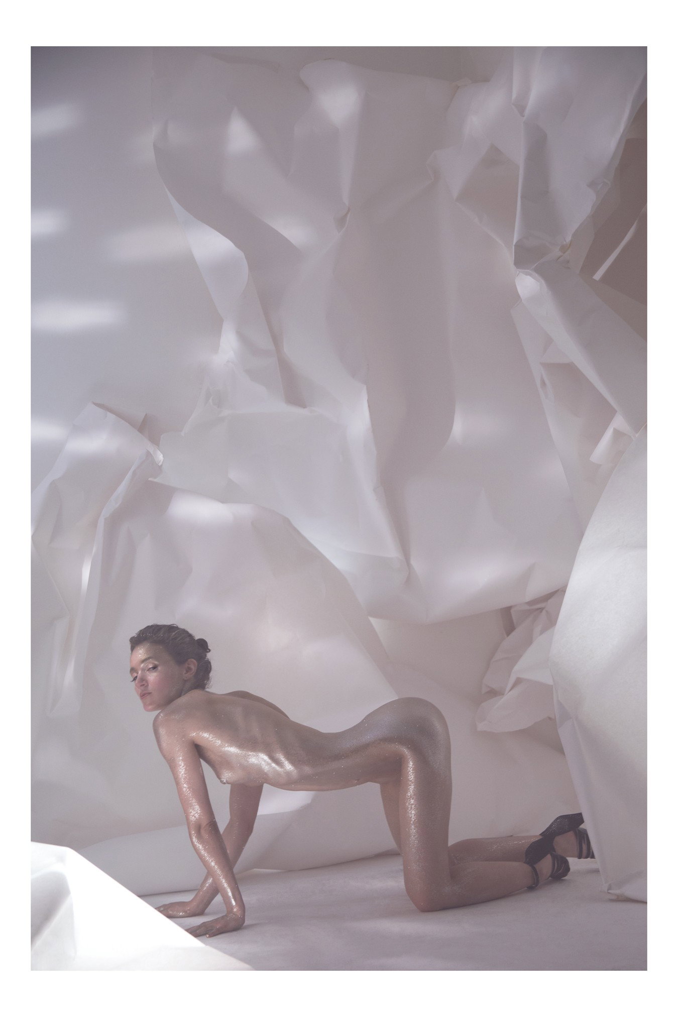 Photo by PureForm with the username @PureForm,  January 23, 2018 at 6:55 PM and the text says 'elle-aussi:

Geode - 2014 #Monsieurtok  #elearage  #glitter  #nude  #gold  #paper'