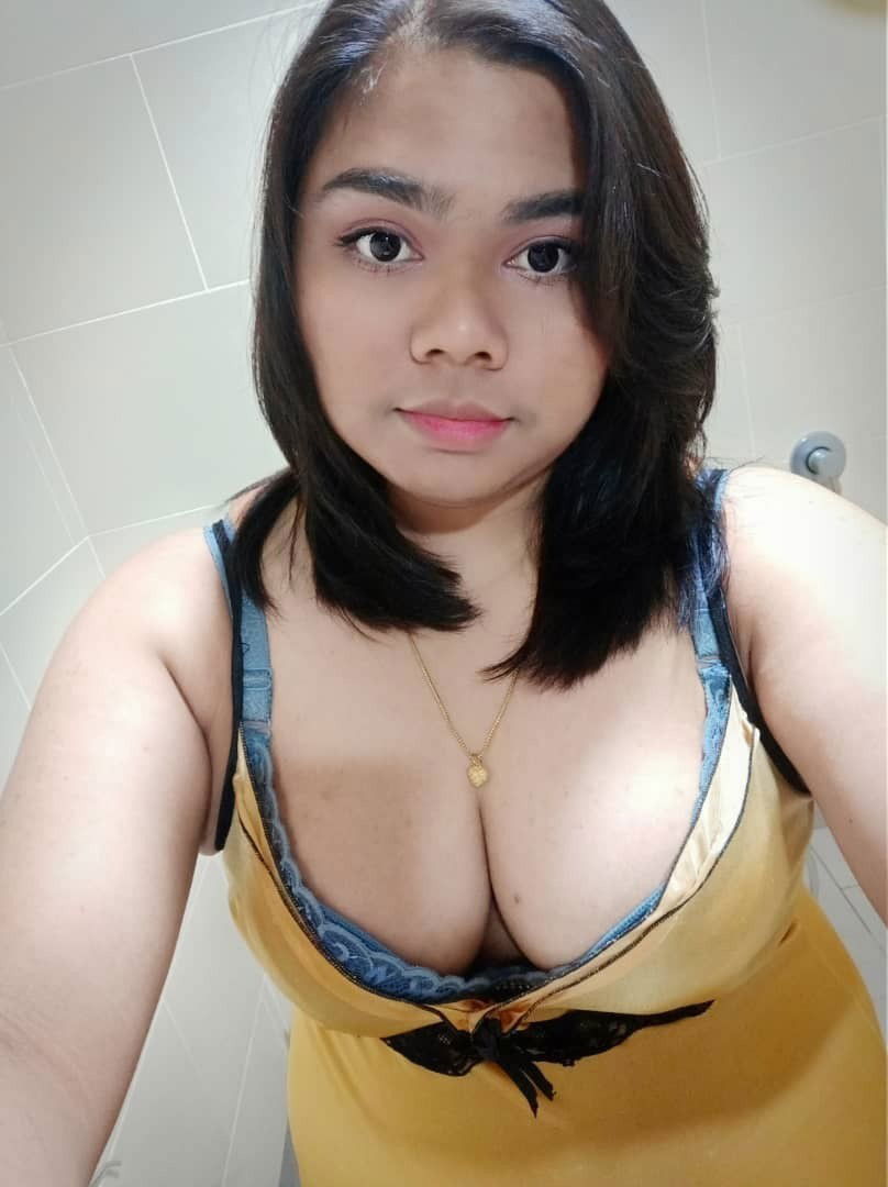 Photo by Amirabanting with the username @Amirabanting,  May 10, 2020 at 9:27 PM and the text says 'AMIRA MILF TETEK BESAR'