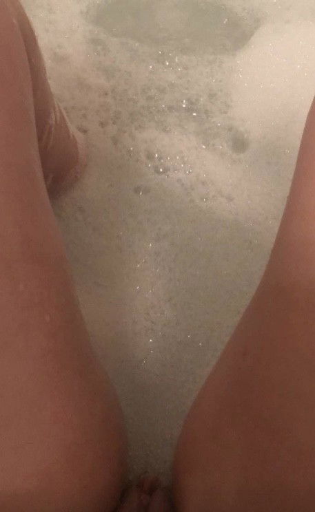 Photo by StLouisVictoria with the username @Stlouishotwife, who is a verified user,  February 26, 2019 at 2:53 AM. The post is about the topic Amateurs and the text says 'Bath time!'