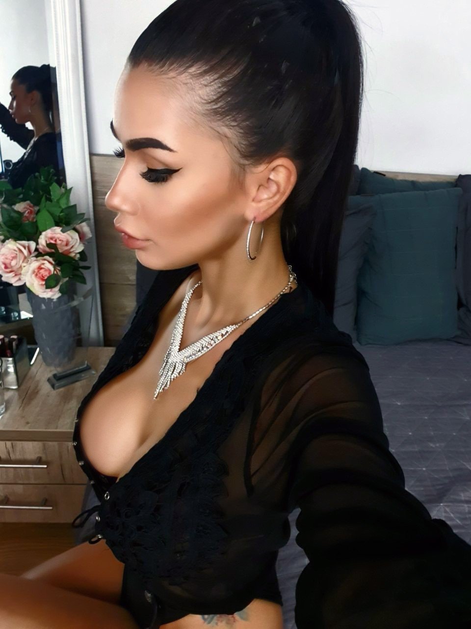 Photo by SereneSophie with the username @SereneSophie, who is a star user,  September 10, 2019 at 6:00 PM. The post is about the topic #TittyTuesday and the text says '#TuesdayMotivation #tittytuesday #LiveShow

I think I'm ready💄👠💋!
The📹show is about to start soon @ http://bit.ly/SereneSophie😁'