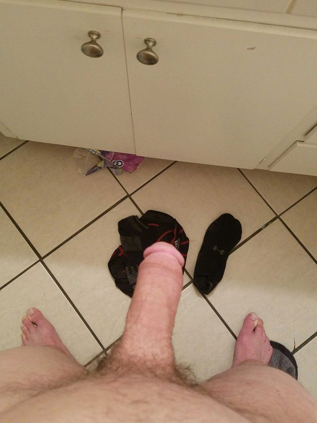 Photo by midwest22323 with the username @midwest22323, who is a verified user,  February 20, 2017 at 5:50 AM and the text says 'Shower time!'