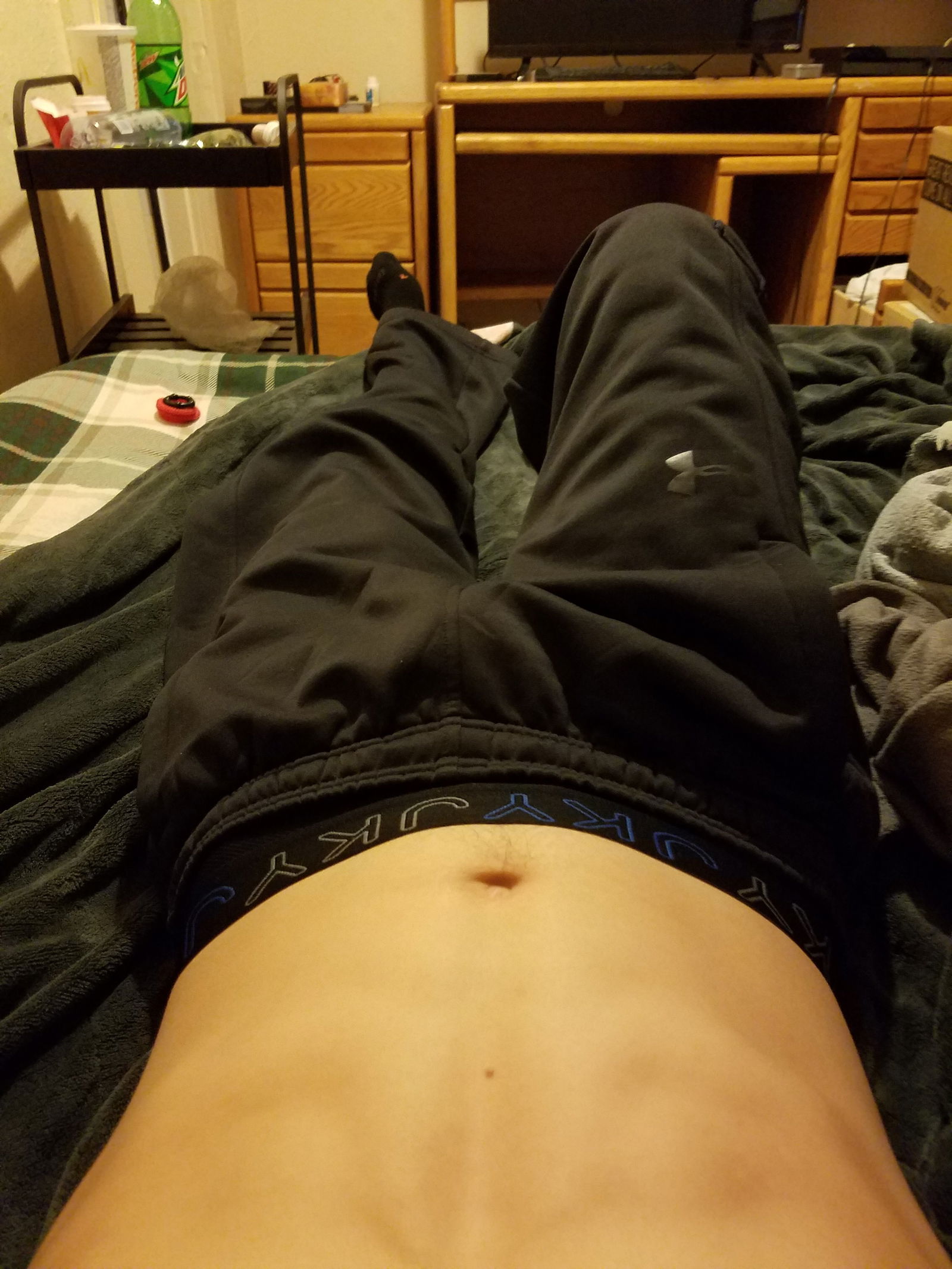 Photo by midwest22323 with the username @midwest22323, who is a verified user,  March 26, 2018 at 4:50 AM and the text says 'Relaxing on Sunday night'