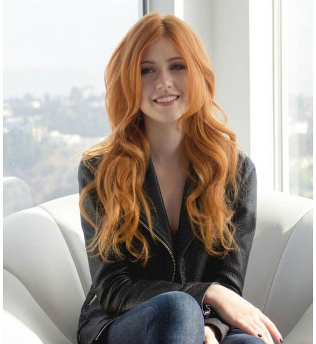 Photo by thedmintstuff with the username @thedmintstuff,  January 3, 2018 at 4:08 PM and the text says 'redhairzz:@kitkatsmeow 
@beauty_hairzz 
#redhead #ginger #ruiva #shadowhunters'