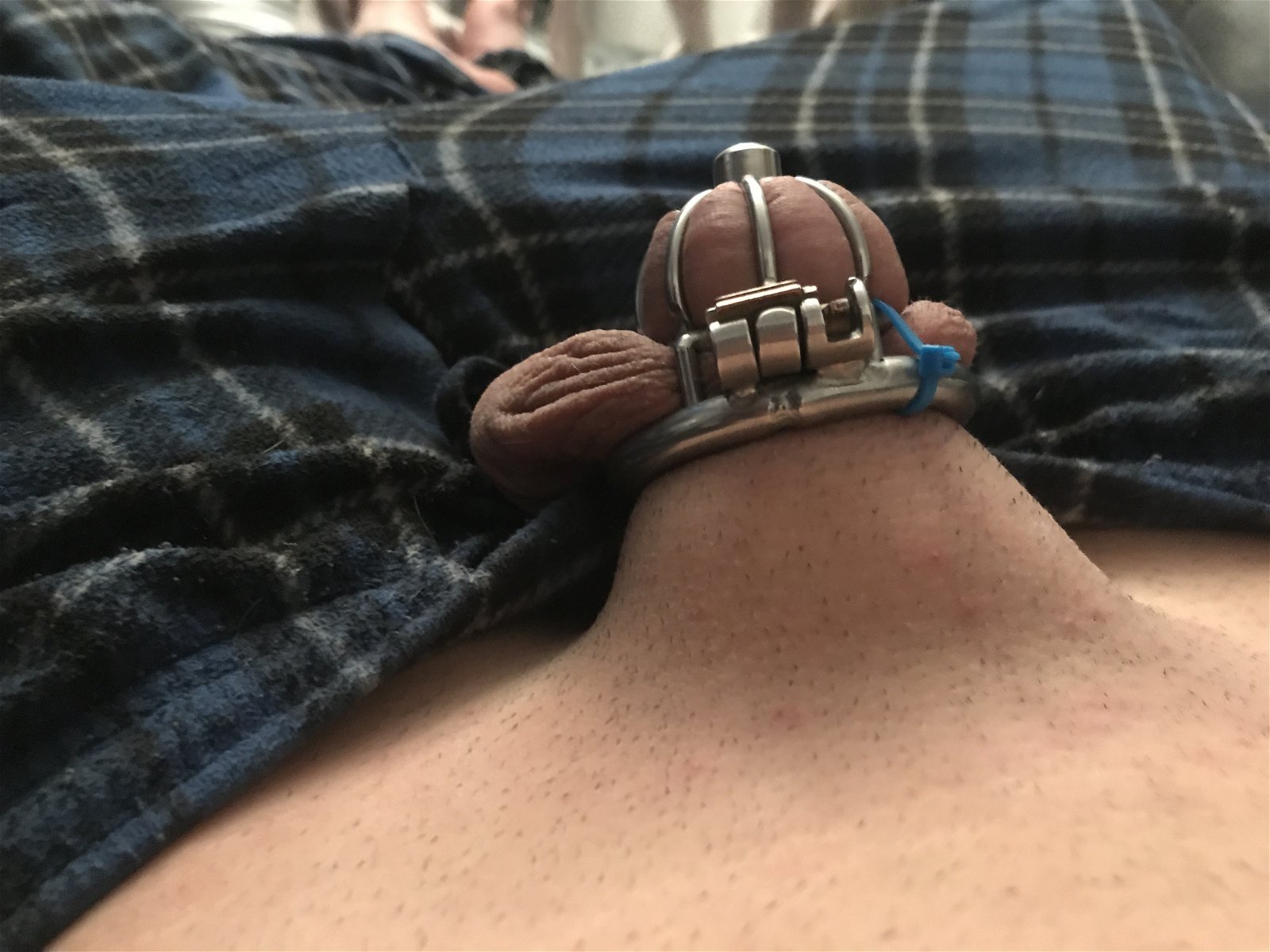 Photo by undefined with the username @undefined,  May 17, 2019 at 5:34 AM. The post is about the topic Chastity and the text says 'Locked 🔒 pour 1mois minimum'
