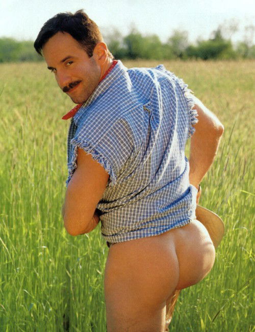 Photo by UESguys27 with the username @UESguys27,  February 12, 2013 at 4:11 PM and the text says 'guysthatgetmehard:

steve kelso’s ass
 #men  #hairy  #daddy  #favorite  #kelso'