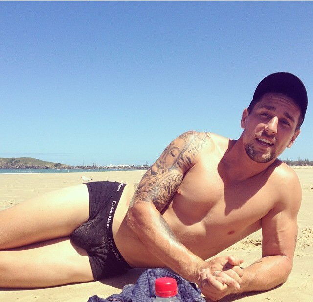 Photo by UESguys27 with the username @UESguys27,  May 13, 2014 at 12:51 PM and the text says 'gratemate:

#Mitchell Pearce #NRL #Sydney Roosters #Bulge
 #men'