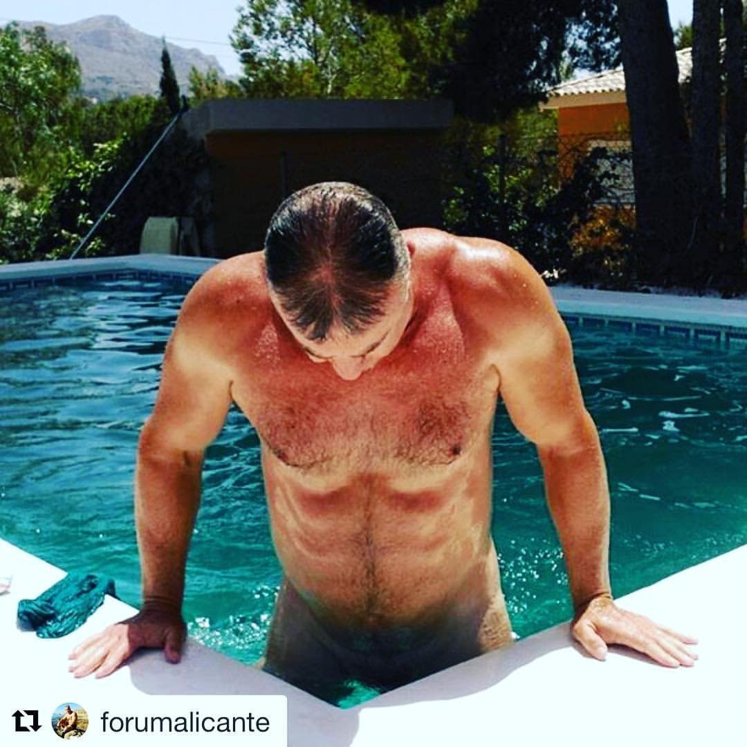 Photo by UESguys27 with the username @UESguys27,  January 2, 2017 at 2:54 AM and the text says 'theolderthebetter:#Repost @forumalicante with @repostapp #maturedaddies #seniormuscles #dilf #theolderthebetter #men  #hairy'
