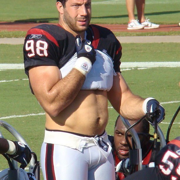 Photo by UESguys27 with the username @UESguys27,  July 16, 2013 at 12:22 AM and the text says 'seasontix:

#nfl #footballplayer and former #texans Connor Barwin, 6’4&quot;, 268 lbs. #houstontexans #football #shirtless #trainingcamp #hunk #stud #eagles #philadelphiaeagles (at Texans Training Camp)
 #men  #sports'