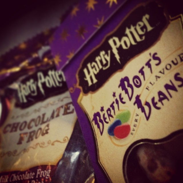 Photo by artsexlove with the username @artsexlove,  January 31, 2014 at 10:23 PM and the text says 'Presentes mágicos :3 #harrypotter #harrypotter'