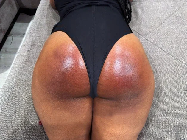 Photo by flojo100k with the username @flojo100k,  March 27, 2024 at 1:37 PM. The post is about the topic Spanking and the text says 'Who said dark skin doesn't show spanking marks?'