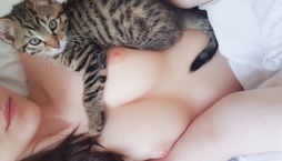 Photo by Hendrikdb187 with the username @Hendrikdb187,  May 26, 2020 at 1:19 AM and the text says 'shylittlebaby:

cat mom'