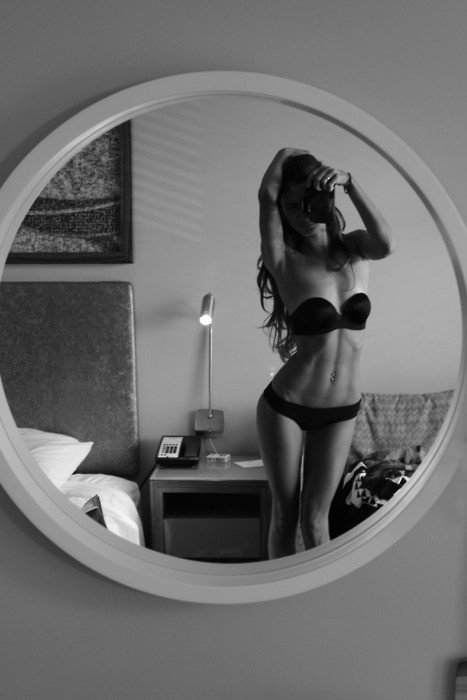 Photo by RedWineAndLube with the username @RedWineAndLube,  September 30, 2011 at 4:54 AM and the text says '#skinny  #thin  #thinspiration  #thinspo'