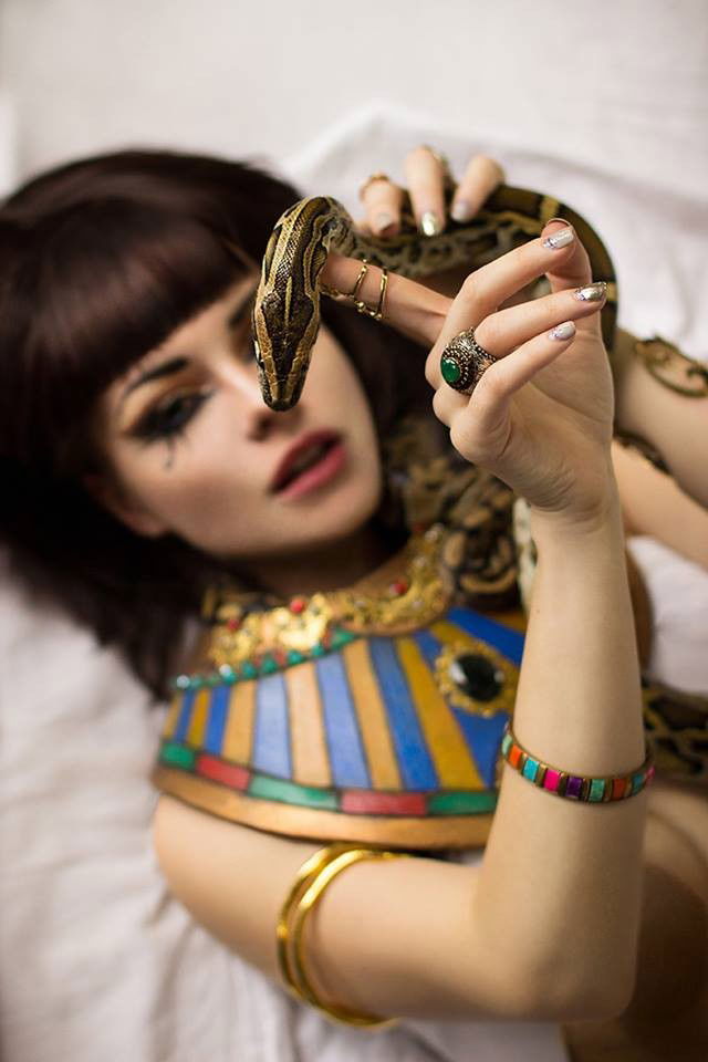 Photo by Sunsura with the username @Sunsura,  August 6, 2017 at 12:05 PM and the text says '#cosplay  #cleopatra  #costume  #girl  #woman  #cute  #cosplayer'