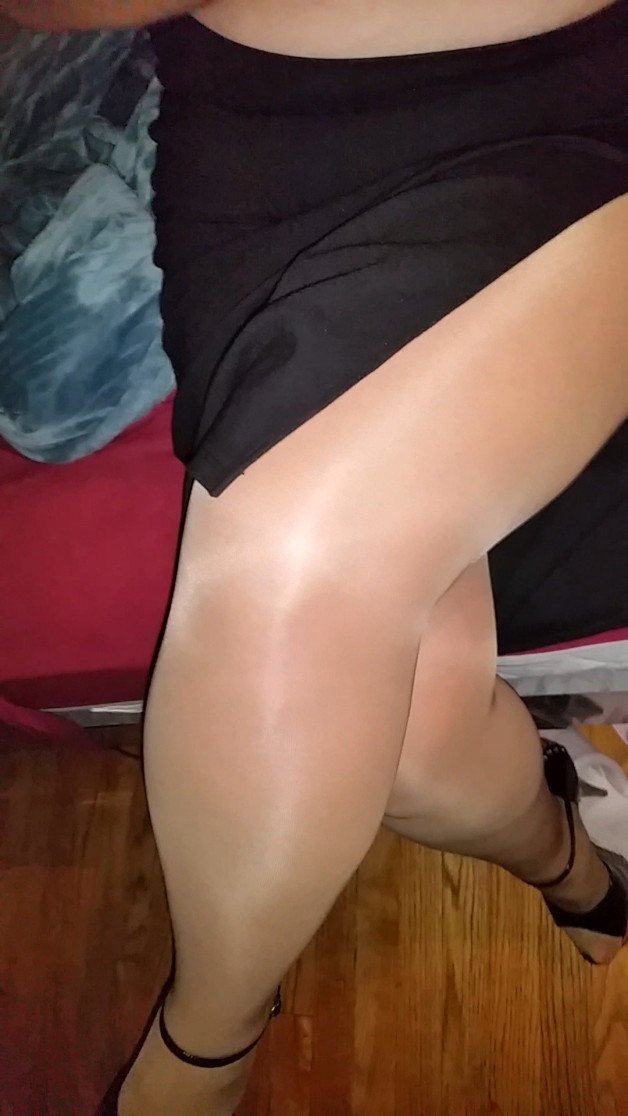 Photo by phosecuple with the username @phosecuple,  April 26, 2021 at 10:48 AM. The post is about the topic Pantyhose and the text says 'teasing my husband after a wedding 
#phosecuple #tanpantyhose #pantyhosewife'