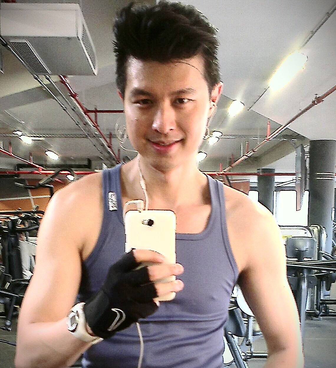 Photo by hartorsten with the username @hartorsten,  July 6, 2013 at 2:41 PM and the text says 'Smile! #selfie  #selfpic  #gymshot  #malemodel  #malephotography  #haraldtorsten'