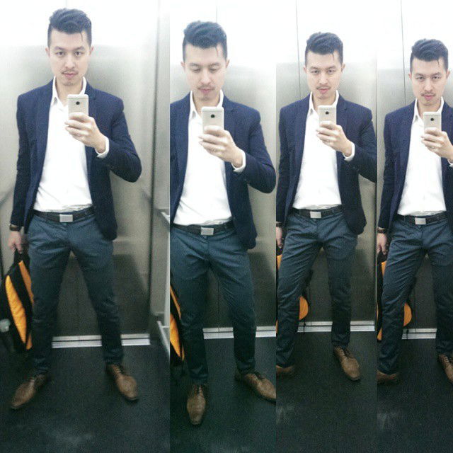 Photo by hartorsten with the username @hartorsten,  September 12, 2015 at 4:46 PM and the text says 'Grey skinny trousers with blue jacket.

#gayguy #gayvpl #streetcrush #maleselfie #malemodel http://ift.tt/1FE0RsJ #haraldtorsten  #Instagram'