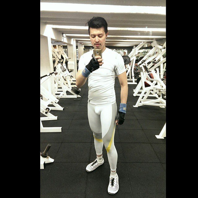 Photo by hartorsten with the username @hartorsten,  May 22, 2015 at 4:58 PM and the text says 'At the gym.  #malemodel #maleselfie #gayvpl http://ift.tt/1Apbd2z #haraldtorsten  #Instagram'