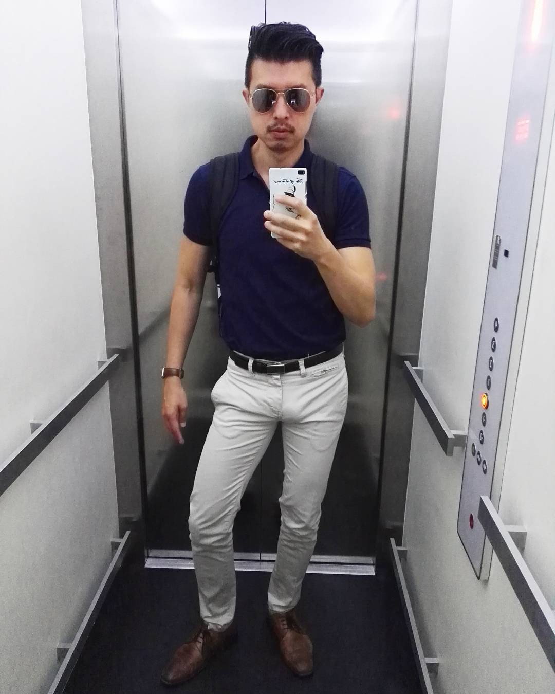 Photo by hartorsten with the username @hartorsten,  September 9, 2016 at 3:09 PM and the text says 'Beige chinos with dark blue polo
#malemodel #malestyle #menstyle #mensfashion #sexyboy #menswear http://ift.tt/2czAhK9 #haraldtorsten  #Instagram'
