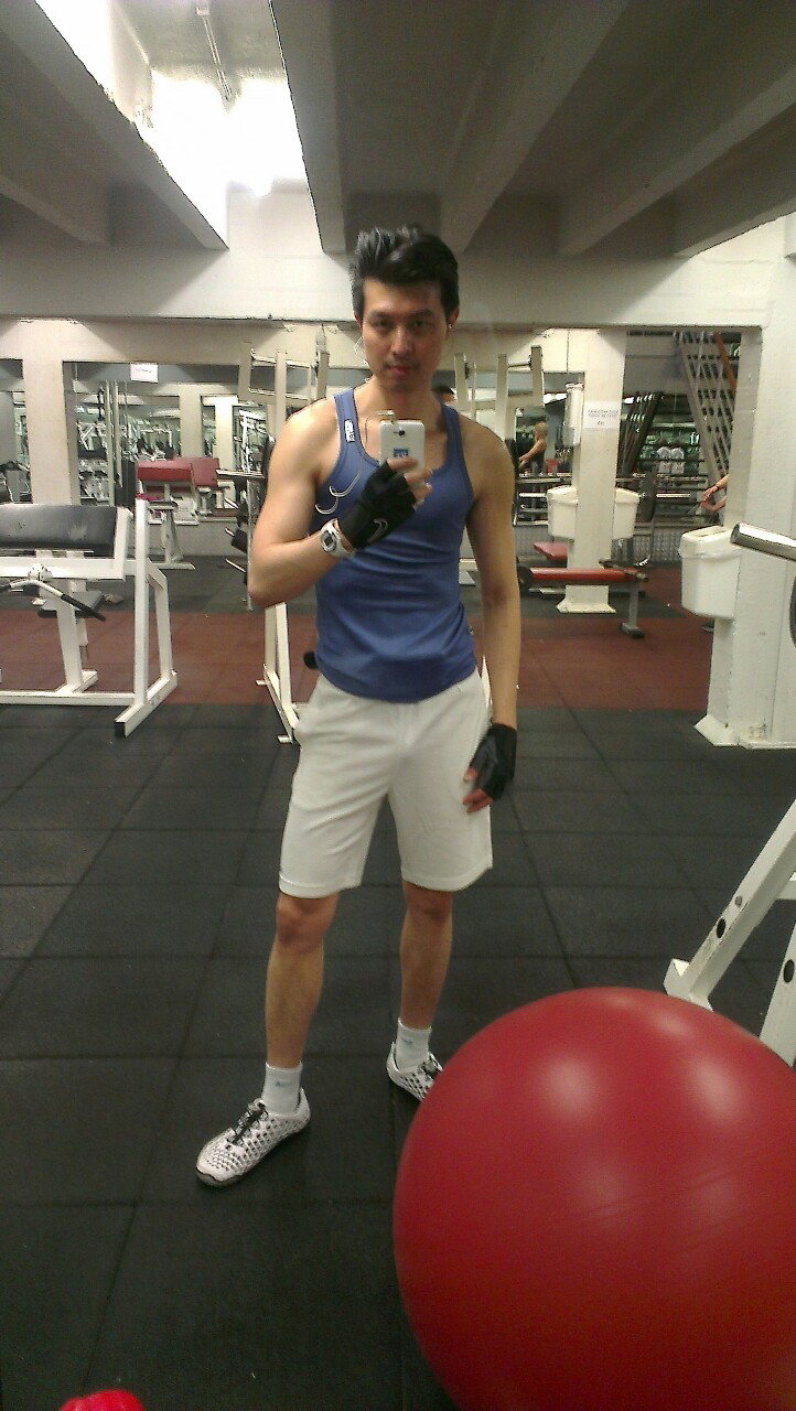 Photo by hartorsten with the username @hartorsten,  April 20, 2014 at 8:57 AM and the text says 'At the gym. #haraldtorsten  #selfie  #male  #model  #vpl  #muscular  #muscle  #bulge  #big  #bulge  #menswear  #gymwear  #shorts'
